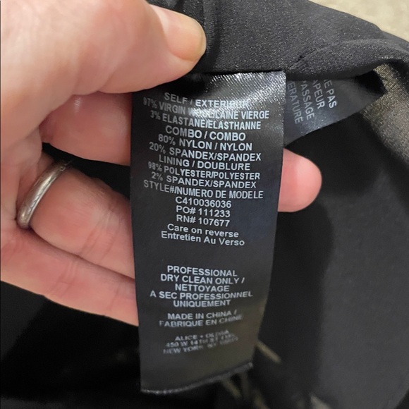 Alice + Olivia Lightweight Wool Deep V-Neck Zip Up Back Crop Top size 6 EC - Picture 11 of 11